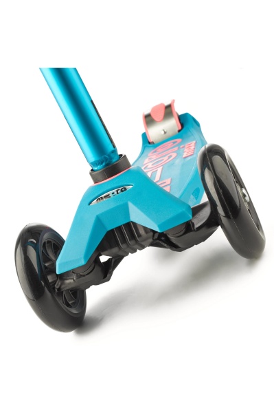 hulajnoga Maxi Micro Deluxe Aqua widok od przodu podestu