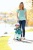 hulajnoga Mini Micro Deluxe 2GO PLUS Miętowa zdjęcie lifestyle-owe Mama i dziecko z jeździkiem