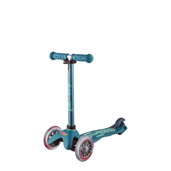 hulajnoga Mini Micro Deluxe Ice Blue widok z przodu złożona kierownica