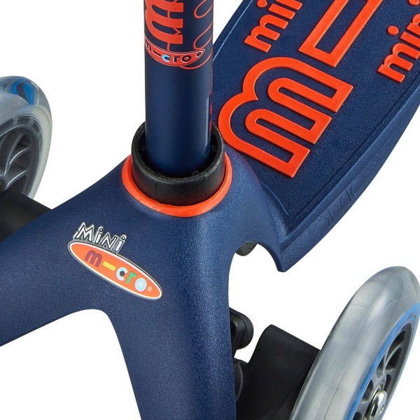 hulajnoga Mini Micro Deluxe Navy Blue widok zbliżenie na podest