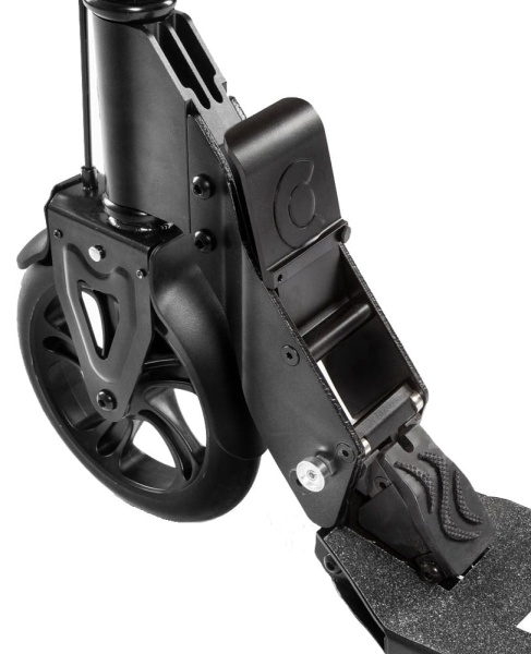 micro-black-downtown-scooter-kick-to-fold-closeupSA0171.jpg