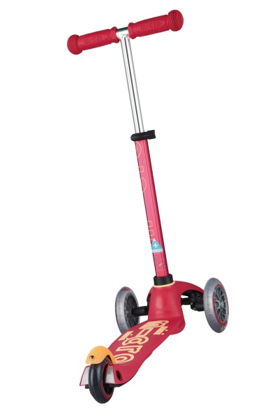 hulajnoga Mini Micro Deluxe Ruby Red widok od tyłu pod kątem