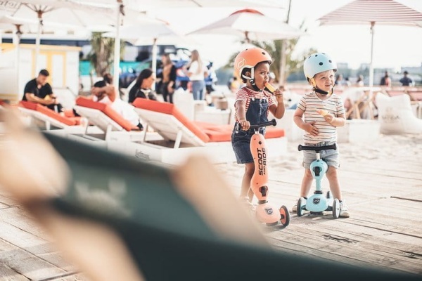 pol_pl_SCOOTANDRIDE-Kask-XXS-S-dla-dzieci-1-5-lat-Peach-kolekcja-Icecream-2020-5828_5.jpg