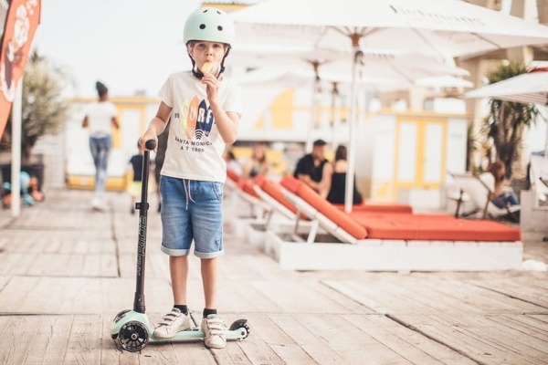 pol_pl_SCOOTANDRIDE-Kask-S-M-dla-dzieci-3-Kiwi-kolekcja-Icecream-2020-6027_7.jpg