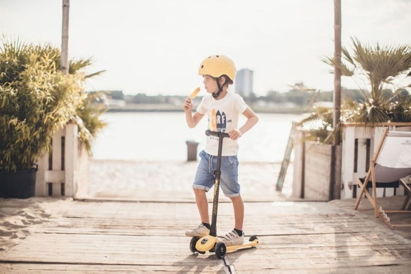 pol_pl_SCOOTANDRIDE-Kask-S-M-dla-dzieci-3-Lemon-kolekcja-Icecream-2020-6026_8.jpg