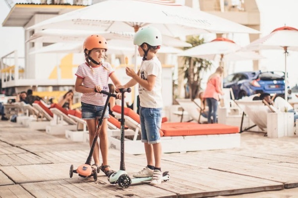 SCOOTANDRIDE Kask S M dla dzieci 3 Peach kolekcja Icecream zdjęcie lifestyle 4