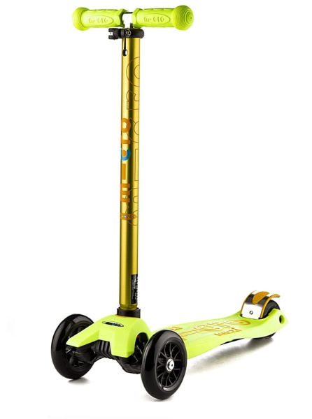 hulajnoga Maxi Micro Deluxe Yellow widok od przodu z opuszczoną kierownicą