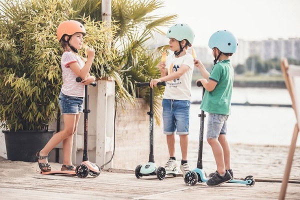 pol_pl_SCOOTANDRIDE-Highwaykick-3-LED-Hulajnoga-skladana-ze-swiecacymi-kolkami-3-Blueberry-kolekcja-Icecream-2020-5835_13.jpg
