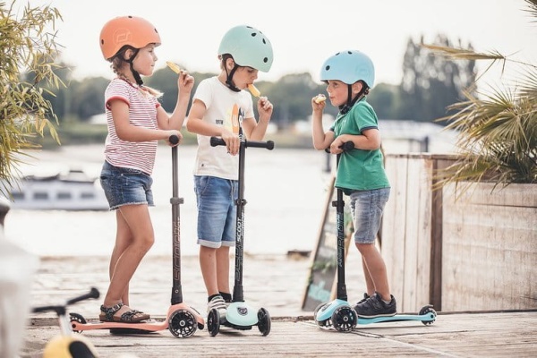 pol_pl_SCOOTANDRIDE-Highwaykick-3-LED-Hulajnoga-skladana-ze-swiecacymi-kolkami-3-Blueberry-kolekcja-Icecream-2020-5835_15.jpg