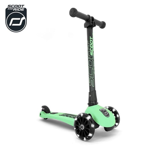 pol_pl_SCOOTANDRIDE-Highwaykick-3-LED-Hulajnoga-skladana-ze-swiecacymi-kolkami-3-Kiwi-kolekcja-Icecream-2020-5838_12.jpg