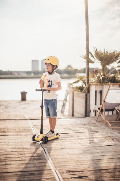 pol_pl_SCOOTANDRIDE-Highwaykick-3-LED-Hulajnoga-skladana-ze-swiecacymi-kolkami-3-Lemon-kolekcja-Icecream-2020-5837_15.jpg
