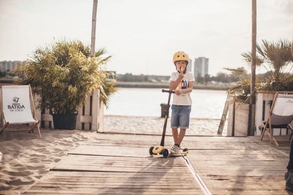 pol_pl_SCOOTANDRIDE-Highwaykick-3-LED-Hulajnoga-skladana-ze-swiecacymi-kolkami-3-Lemon-kolekcja-Icecream-2020-5837_16.jpg