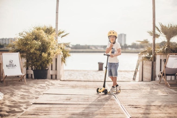 pol_pl_SCOOTANDRIDE-Highwaykick-3-LED-Hulajnoga-skladana-ze-swiecacymi-kolkami-3-Lemon-kolekcja-Icecream-2020-5837_17.jpg