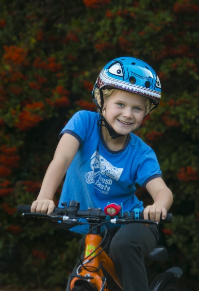 Hammer head helmet - portrait - Mini Hornit LIDS.jpg