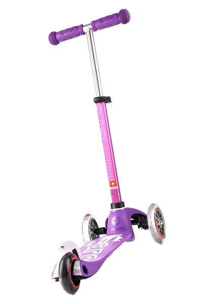 hulajnoga Mini Micro Deluxe Fioletowa widok od tyłu pod kątem