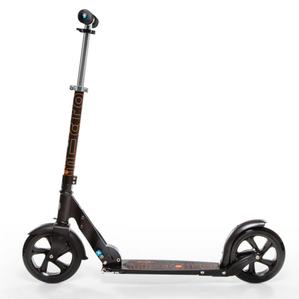 hulajnoga Micro Black Classic widok od boku