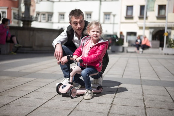 pol_pl_-SCOOTANDRIDE-Highwaykick1-2w1-Jezdzik-i-hulajnoga-1-5-lat-Rose-4339_14.jpg