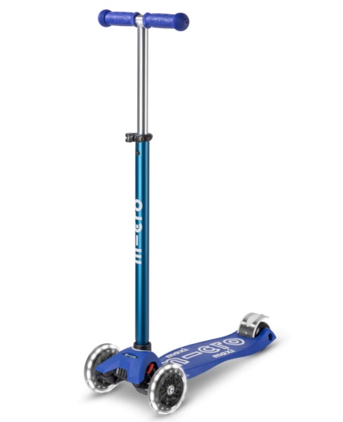hulajnoga Maxi Micro Deluxe LED Blue White widok od przodu z podniesioną kierownicą