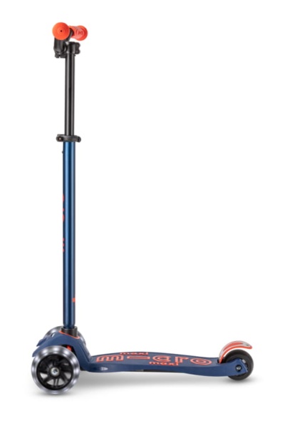 hulajnoga Maxi Micro Deluxe PRO LED Navy Red widok od boku z podniesioną kierownicą