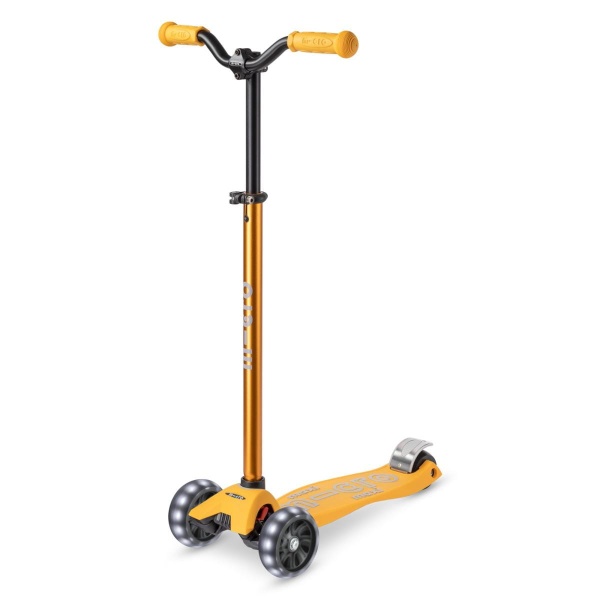 hulajnoga Maxi Micro Deluxe PRO LED Sunburst Yellow widok od przodu z podniesioną kierownicą duże