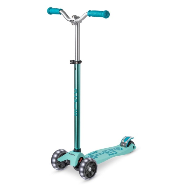 hulajnoga Maxi Micro Deluxe PRO LED Vibrant Blue widok od przodu z podniesioną kierownicą duże