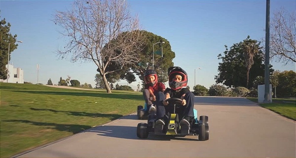 Razor Gokart Ground Force Elite Lifestyle (1).jpg