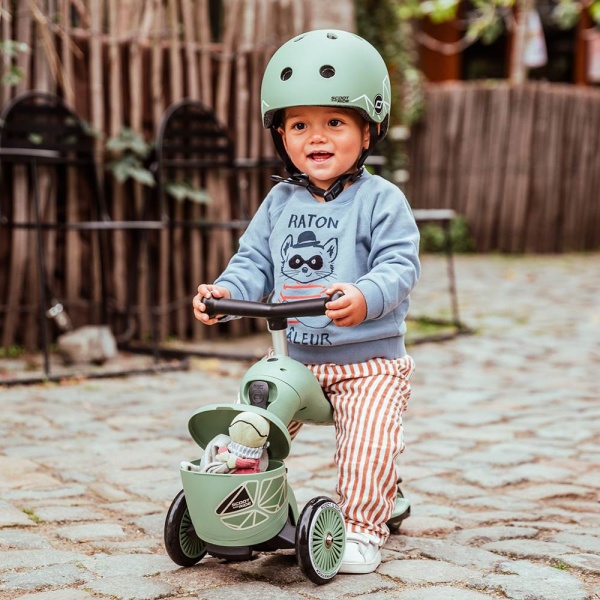 Scoot And Ride Highwaykick 1 Lifestyle 2w1 Jeździk i hulajnoga z zamykanym schowkiem 1 5-lat Green Lines zdjęcie lifestyle