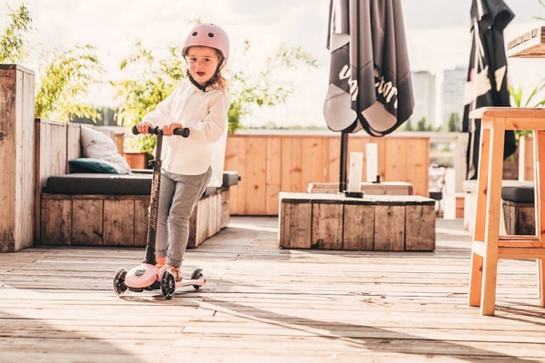 pol_pl_SCOOTANDRIDE-Highwaykick-3-LED-Hulajnoga-skladana-ze-swiecacymi-kolkami-3-Rose-5455_23.jpg