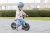 chłopiec jadący na rowerku biegowym Globber Go Bike Elite Air Pastel Blue