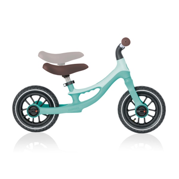 rowerek biegowy Globber Go Bike Elite Air Mint widok od boku podniesione siodełko
