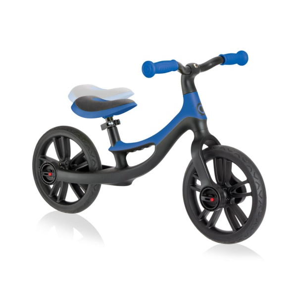 rowerek biegowy Globber Go Bike Elite Navy Blue widok od boku podniesione siodełko