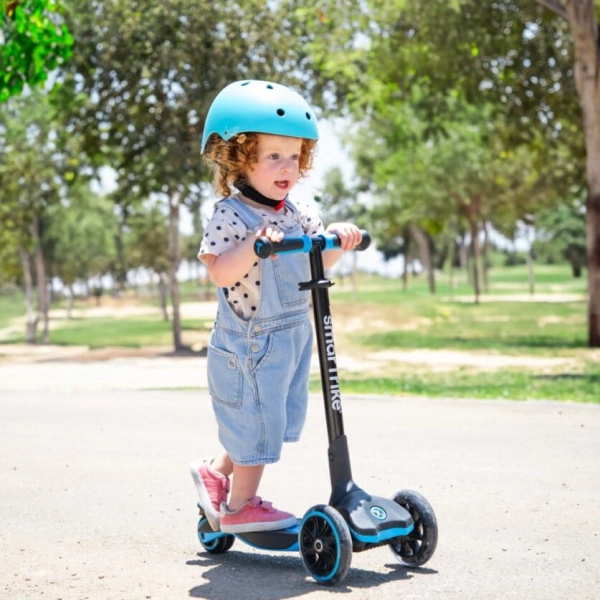 smarTrike Hulajnoga 3w1 Xtend Scooter Blue zdjęcie w parku