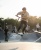 Union Aero Black Lifestyle Photo chłopiec skaczący na hulajnodze w skateparku