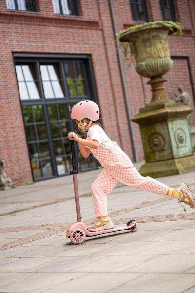 pol_pl_SCOOTANDRIDE-Highwaykick-3S-Hulajnoga-z-systemem-sterowania-2w1-i-kolkami-LED-skladana-3-Rose-14088_19.jpg