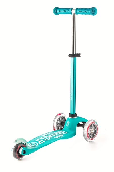 hulajnoga Mini Micro Deluxe Aqua widok od tyłu pod innym kątem