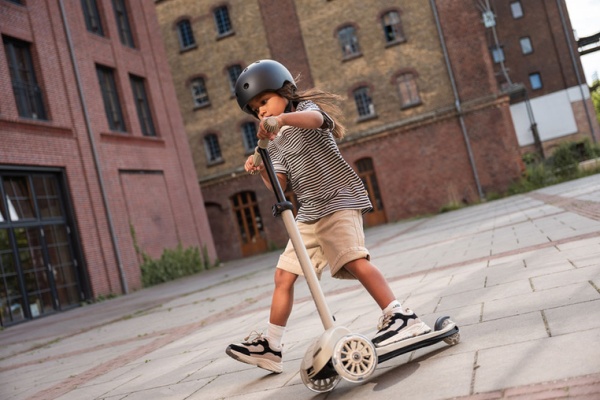 pol_pl_SCOOTANDRIDE-Highwaykick-3S-Hulajnoga-z-systemem-sterowania-2w1-i-kolkami-LED-skladana-3-Ash-14089_28.jpg