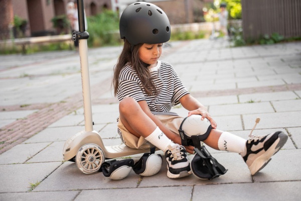 pol_pl_SCOOTANDRIDE-Highwaykick-3S-Hulajnoga-z-systemem-sterowania-2w1-i-kolkami-LED-skladana-3-Ash-14089_34.jpg