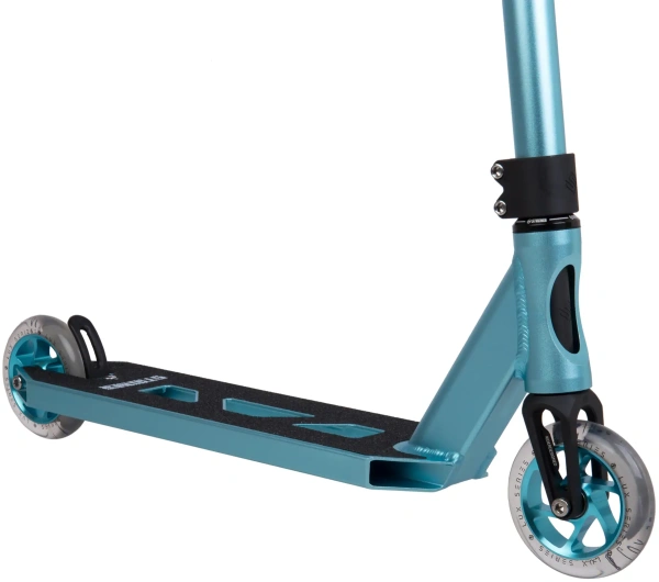 striker-lux-pro-scooter-qr.webp