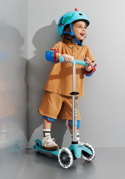 micro-mini-micro-scooter-deluxe-glow-plus-led-3-wh (3).webp