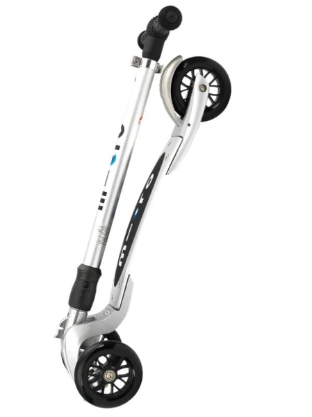 hulajnoga trzykołowa z amortyzującym podestem Micro kickboard Compact silver widok od boku ze złożoną kierownicą