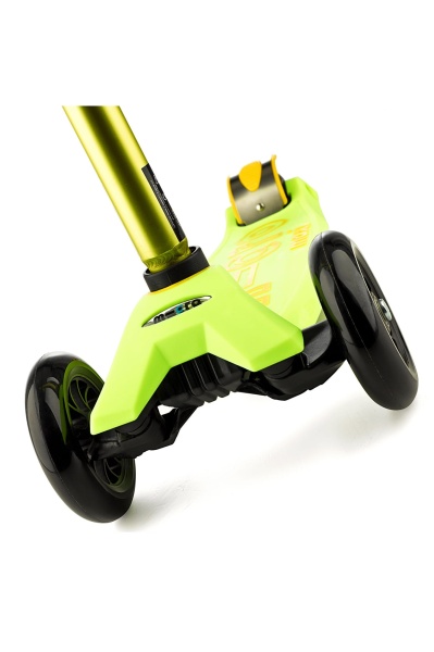 hulajnoga Maxi Micro Deluxe Yellow widok na przód podestu