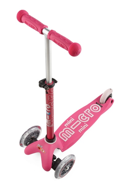 hulajnoga Mini Micro Deluxe Pink widok od góry pod kątem