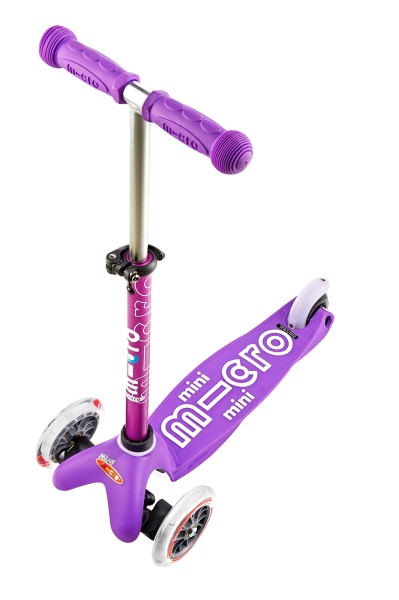 hulajnoga Mini Micro Deluxe Fioletowa widok z przodu pod kątem