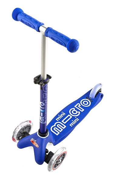 hulajnoga Mini Micro Deluxe Niebieska widok z góry pod kątem