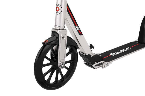 hulajnoga z dużymi kołami 25cm Razor A6 Silver przednie koło z błotnikiem