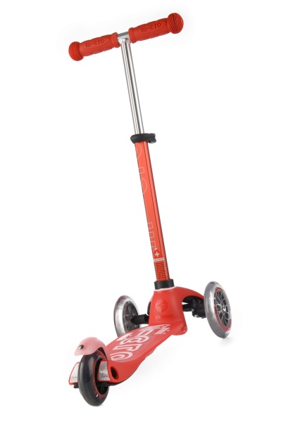 hulajnoga Mini Micro Deluxe Czerwona widok od tyłu przechylona